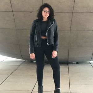 Meet your Posher, Claudia